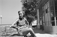 Hungary,Lake Balaton, Siófok, MAC klubház terasza., 1939, Ember Károly dr., bathing suit, hairdo, Fortepan #40793