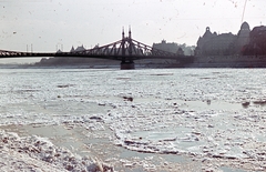 Hungary, Budapest, a Szabadság (Ferenc József) híd és a Gellért szálló a Belgrád (Ferenc József) rakpart felől nézve., 1943, Ember Károly dr., winter, colorful, Danube, ice breaking, Duna-bridge, János Feketeházy-design, bridge, Fortepan #40886