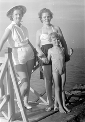 1957, Fortepan, bathing suit, women, summer, shore, kid, hat, Fortepan #4093