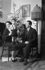 1939, Rados Tamás OSB, Christmas, kid, family, floor lamp, three people, Fortepan #40959