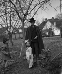 1943, Rados Tamás OSB, kid, tricycle, wicker chair, Fortepan #40963