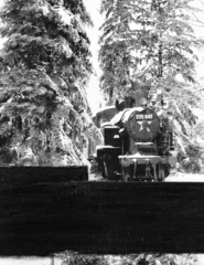 Hungary, Kőszeg, MÁV Nevelőintézet udvara. A MÁV 375.642 pályaszámú szertartályos gőzmozdonya., 1980, Baráth Endre, steam locomotive, Hungarian Railways, railway, winter, Hungarian brand, MÁV Class 375, Fortepan #41008