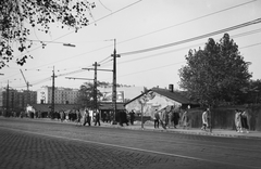 Magyarország, Budapest XIII., Dózsa György út a Váci úti kereszteződés előtt, háttérben a Váci út túloldalán álló modern házak., 1963, Angyalföldi Helytörténeti Gyűjtemény, életkép, daru, Budapest, sínpálya, Fortepan #41105