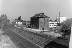 Magyarország, Budapest XIII., Váci út a Szekszárdi utcai vasúti hídról az egykori Vámház és a Kenyérgyár felé nézve., 1982, Angyalföldi Helytörténeti Gyűjtemény, gyár, Budapest, Fortepan #41121