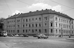 Magyarország, Budapest XIII., Róbert Károly körút - Lehel utca kereszteződés, Róbert Károly körúti Kórház., 1964, Angyalföldi Helytörténeti Gyűjtemény, forgalom, gyógyintézmény, utcakép, életkép, taxi, villamos, villamosmegálló, taxiállomás, Budapest, gyalogátkelő, Fortepan #41123