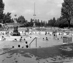 Magyarország, Margitsziget, Budapest, Palatinus Strandfürdő., 1964, Angyalföldi Helytörténeti Gyűjtemény, strand, kút, nyár, Fortepan #41127