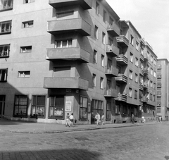 Magyarország, Budapest XIII., Victor Hugo utca a Tátra (Sallai Imre) utcától Kárpát utca felé nézve., 1964, Angyalföldi Helytörténeti Gyűjtemény, könyvtár, Budapest, Fortepan #41129