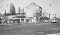 Magyarország, Budapest XIII., Lehel utca - Róbert Károly körút sarok, jobbra a háttérben a Béke téri templom., 1976, Angyalföldi Helytörténeti Gyűjtemény, cégtábla, utcakép, eszpresszó, villamos, cipőbolt, Budapest, viszonylatszám, Fortepan #41207