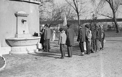 Magyarország, Margitsziget, Budapest, Zenélő kút, háttérben az Árpád híd., 1976, Angyalföldi Helytörténeti Gyűjtemény, szökőkút, kút, sorfal, Fortepan #41226