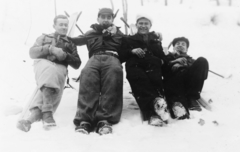 Hungary, Börzsöny, a felvétel ifjúmunkások téli túráján készült., 1930, Angyalföldi Helytörténeti Gyűjtemény, winter, snow, skiing, tableau, men, Fortepan #41275