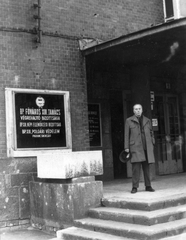 Hungary, Budapest XIII., Béke tér, kerületi tanács (később önkormányzat) épületének főbejárata., 1970, Angyalföldi Helytörténeti Gyűjtemény, board, Budapest, crest, Fortepan #41305