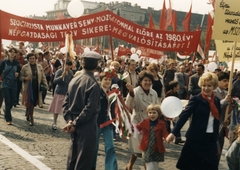 Hungary, Budapest VII.,Budapest XIV., Dózsa György út (Felvonulási tér), május 1-i felvonulás., 1980, Angyalföldi Helytörténeti Gyűjtemény, colorful, Workers' Militia, communism, march, baloon, 1st of May parade, Budapest, Fortepan #41322