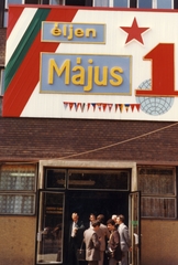 Hungary, Budapest XIII., Váci út 168/a, a Csavargyár igazgatósági épülete., 1980, Angyalföldi Helytörténeti Gyűjtemény, colorful, 1st of May parade, factory, slogan, Budapest, Fortepan #41327