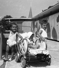 Hungary,Lake Balaton, Keszthely, Szigetfürdő / Sziget-strand., 1960, Bettina Fabos, beach, baby carriage, kids, Fortepan #41355