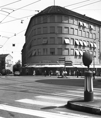 Svájc, Zürich, EPA áruház., 1966, Bettina Fabos, utcakép, sínpálya, sarokház, gyalogátkelő, Fortepan #41359