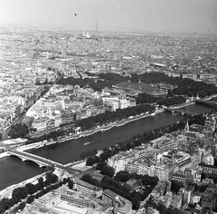 Franciaország, Párizs, Grand Palais és Petit Palais az Eiffel-toronyból nézve, a távolban a Sacré Coeur-bazilika., 1966, Bettina Fabos, híd, folyó, városkép, madártávlat, Fortepan #41366