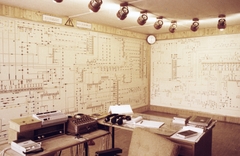 Magyarország, Budapest XIII., Váci út 72-74., a felvétel a Budapesti Elektromos Művek székházának épületegyüttesében készült., 1986, Angyalföldi Helytörténeti Gyűjtemény, színes, telefon, rádió, magnetofon, Budapest, Fortepan #41406