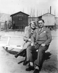 1930, Székelyi Péter, man, woman, bench, holiday house, wooden cottage, double portrait, Fortepan #41438