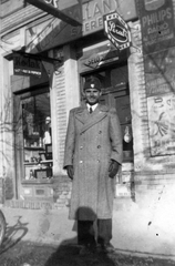 1936, Tari Örs, portrait, sign-board, radio, man, electronics store, Philips-brand, Kodak-brand, camera store, Fortepan #41520