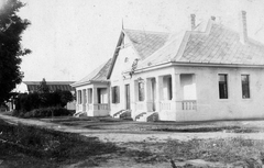 Magyarország, Szeged, épületek a repülőtérre vezető út mellett a Bajai út közelében., 1925, Szent-Istvány Dezső, utcakép, tornác, Fortepan #41546