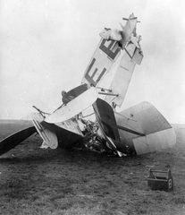 Bristol F.2B Fighter típusú repülőgép roncsa., 1927, Szent-Istvány Dezső, közlekedés, brit gyártmány, baleset, repülőgép, MKHL, repülőtér, Bristol-márka, Bristol F.2 Fighter, biplán, Fortepan #41561