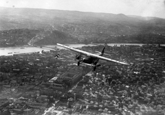 Magyarország, Budapest, légifotó, előtérben az Üllői út. Magyar gyártású Fokker F-VIIIB típusú utasszállító repülőgép., 1935, Szent-Istvány Dezső, közlekedés, magyar gyártmány, légi felvétel, repülőgép, Fokker-márka, Weiss Manfréd-márka, licenc, Fokker F.VIII, madártávlat, Fortepan #41581