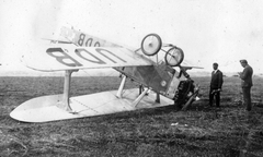 Magyarország, a Magyar Királyi Honvéd Légierő Udet U 12/b Flamingo típusú iskola-repülőgépe., 1934, Szent-Istvány Dezső, közlekedés, magyar gyártmány, baleset, repülőgép, MKHL, járműroncs, repülőtér, Weiss Manfréd-márka, Udet-márka, Udet U 12, biplán, Fortepan #41583