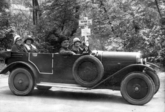 1926, Csermely Károly, divat, kalap, nők, útjelző tábla, férfi, automobil, duda, Fortepan #41650