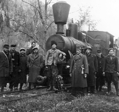 Romania,Transylvania, Valea Uzului, munkaszolgálatos szakasz., 1941, MZSL/Magyar Zsidó Levéltár, steam locomotive, railway, tableau, soldier, rails, labor service, Fortepan #41686