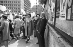 Hungary, Budapest VII., Bajza utca a Damjanich utca és a Városligeti (Gorkij) fasor között, május 1-i felvonulók., 1963, MZSL/Ofner Károly, poster, baloon, 1st of May parade, Budapest, Fortepan #41843