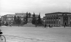 Albania, Tiranë, Sheshi Skënderbej (Szkander bég tér)., 1963, MZSL/Ofner Károly, bicycle, sculpture, pedestrian, street view, Red Star, Joseph Stalin portrayal, Fortepan #41851