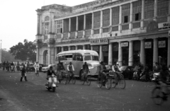 India, Delhi, Connaught Place., 1963, MZSL/Ofner Károly, bicycle, bus, street view, Hindustan-brand, Fortepan #41865