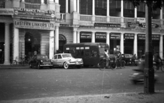 India, Delhi, Connaught Place., 1963, MZSL/Ofner Károly, bus, automobile, bilingual sign, Sanskrit, Hindustan-brand, bicycle, Fortepan #41866