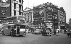 Egyesült Királyság, London, Piccadilly Circus, szemben a Shaftesbury Avenue torkolata., 1959, MZSL/Ofner Károly, reklám, forgalom, cégtábla, brit gyártmány, utcakép, életkép, emeletes autóbusz, automobil, Kodak-márka, British Petrol, Fortepan #41922