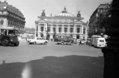 Franciaország, Párizs, Opera az Avenue de l'Opera felől., 1964, MZSL/Ofner Károly, autóbusz, francia gyártmány, automobil, Peugeot-márka, Peugeot 404, opera, Fortepan #41967