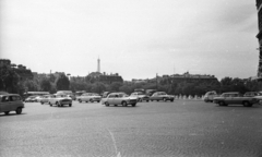 Franciaország, Párizs, Place Charles de Gaulle (Place de l'Étoile)., 1964, MZSL/Ofner Károly, forgalom, Renault-márka, torony, Citroen-márka, automobil, Peugeot-márka, Citroen 2CV, Citroen DS, sugárút, Gustave Eiffel-terv, Fortepan #41978