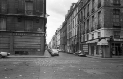 Franciaország, Párizs, Rue de l'Université a Rue des Saint Pères-ről nézve., 1964, MZSL/Ofner Károly, utcakép, Fortepan #41993