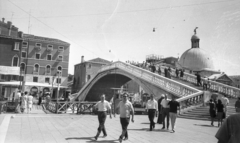 Olaszország, Velence, Ponte degli Scalzi, háttérben a San Simeone Piccolo templom., 1965, MZSL/Ofner Károly, híd, kupola, kőhíd, ívhíd, Eugenio Miozzi-terv, Fortepan #42018