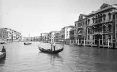 Olaszország, Velence, Canal Grande, jobbra a Palazzo Mocenigo Casa Vecchia., 1965, MZSL/Ofner Károly, gondola, csatorna, Fortepan #42023