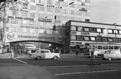 Dánia, Koppenhága, Vesterbrogade a Központi Pályaudvarnál. Szemben a Vester Farimagsgade torkolata., 1961, MZSL/Ofner Károly, forgalom, utcakép, életkép, villamos, mikrobusz, automobil, Opel Rekord, Opel Kapitän, Volkswagen Transporter 1, kerékpár, Fortepan #42079