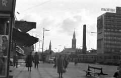 Dánia, Koppenhága, Vesterbrogade a Központi Pályaudvarnál. Előtérben a Szabadság emlékmű., 1961, MZSL/Ofner Károly, kerékpár, utcabútor, utcakép, életkép, villamos, pad, automobil, Fortepan #42090