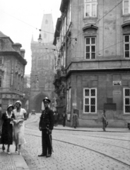 Czech Republik, Prague, Celetná ulice - Ovocný trh sarok, háttérben a Lőportorony., 1932, MZSL/Ofner Károly, Czechoslovakia, cobblestones, tower, gothic, gate tower, City gate, Josef Mocker-design, Matěj Rejsek-design, Fortepan #42120