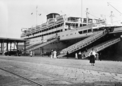 Olaszország, Nápoly, kikötő, Saturnia olasz óceánjáró hajó., 1933, MZSL/Ofner Károly, hajó, zászló, életkép, automobil, óceánjáró hajó, Cosulich, hajólépcső, Fortepan #42148