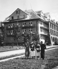 Lengyelország,Lengyel Magas-Tátra, Zakopane, Bristol Hotel., 1939, MZSL/Ofner Károly, szálloda, sétabot, Tátra hegység, Fortepan #42287