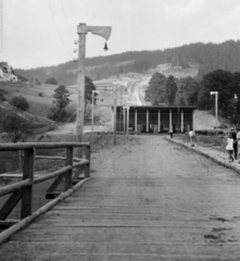 Lengyelország,Lengyel Magas-Tátra, Zakopane, szemben a Gubalowka sikló alsó állomása., 1939, MZSL/Ofner Károly, lámpaoszlop, fokos, Tátra hegység, Fortepan #42294