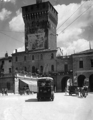 Olaszország, Vicenza, Piazza Castello., 1930, MZSL/Ofner Károly, ló, trolibusz, torony, automobil, Fortepan #42345