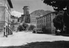 Olaszország, Trento, a Buonconsiglio-kastély (Castello del Buonconsiglio)., 1930, MZSL/Ofner Károly, benzinkút, vár, torony, gótika, reneszánsz, galéria, Shell-márka, Fortepan #42375