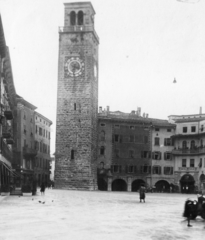 Olaszország, Riva del Garda, Piazza 3 Novembre, középen a Torre Apponale., 1930, MZSL/Ofner Károly, óra, torony, Fortepan #42379