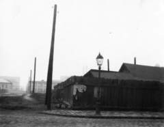 Magyarország, Budapest XIII., balra szemben a Pannónia utca, a Thurzó utca saroktól az Ipoly utca felé nézve., 1930, MZSL/Ofner Károly, plakát, utcakép, lámpaoszlop, kerítés, Budapest, Fortepan #42400