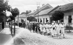 Magyarország, Balassagyarmat, Kossuth Lajos utca a Deák utca felé nézve., 1938, Máté Zsuzsanna, körmenet, Fortepan #42445